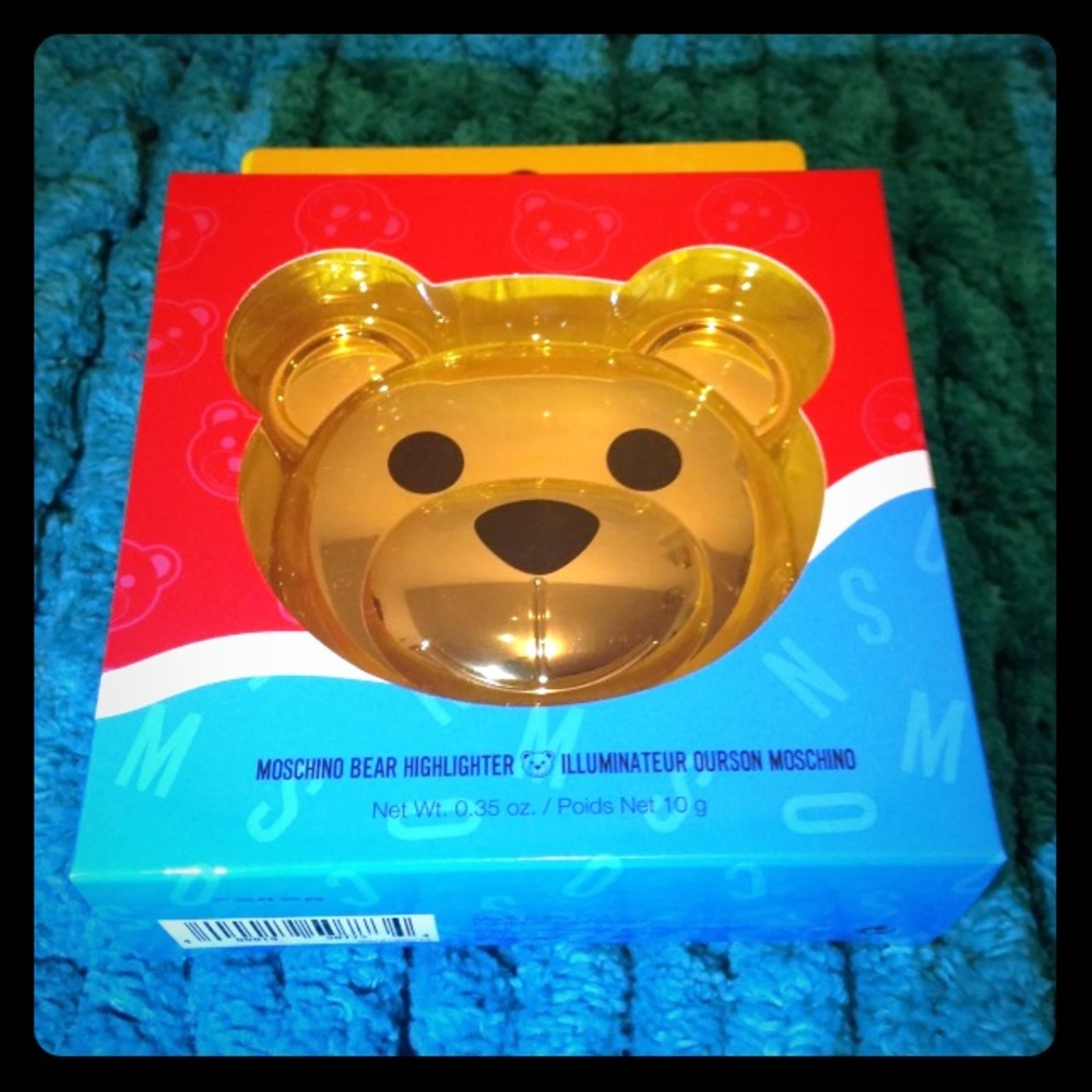 Sephora + Moschino Bear Highlighter.
Limited